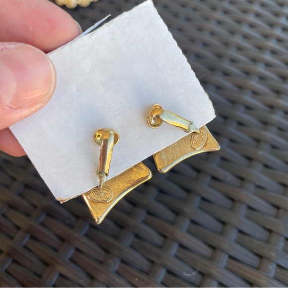 Set - Beaded Necklaces & Clip On Earrings - Picture 5 of 7